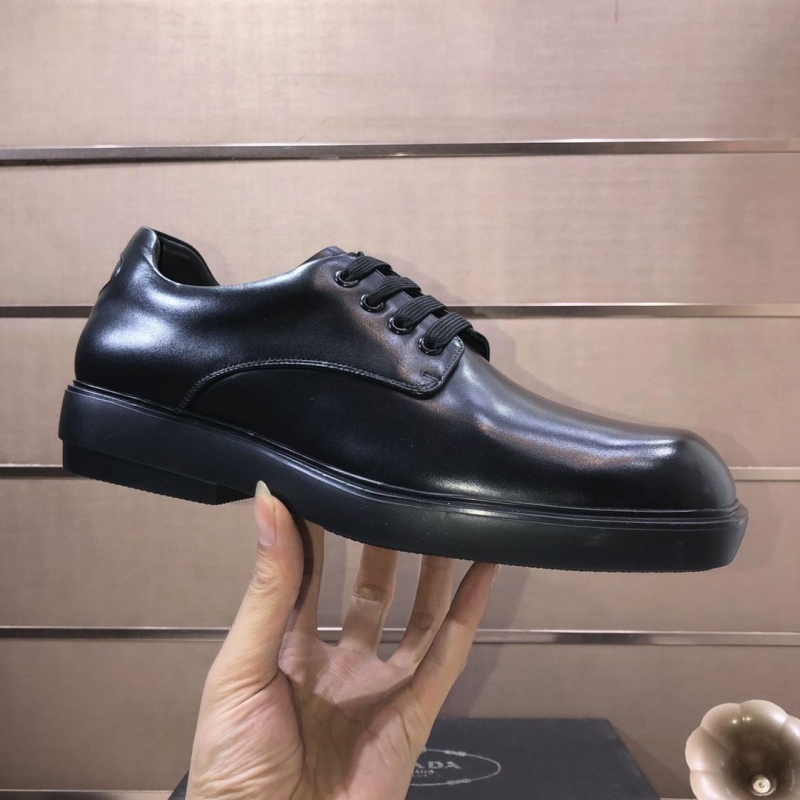Pra*a leather shoes